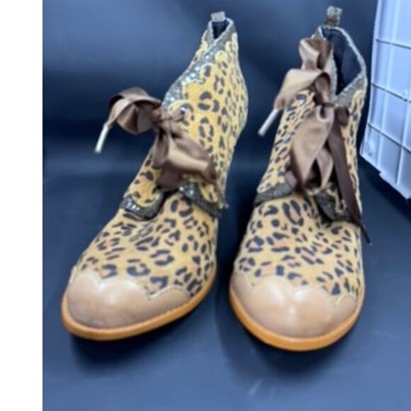 "Poetic License" LONDON Cheetah ,Pump ,Bootie,Size 6.5(37), Ribbon Laces,Gypsy, - Picture 4 of 8